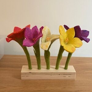 Lovevery felt flowers